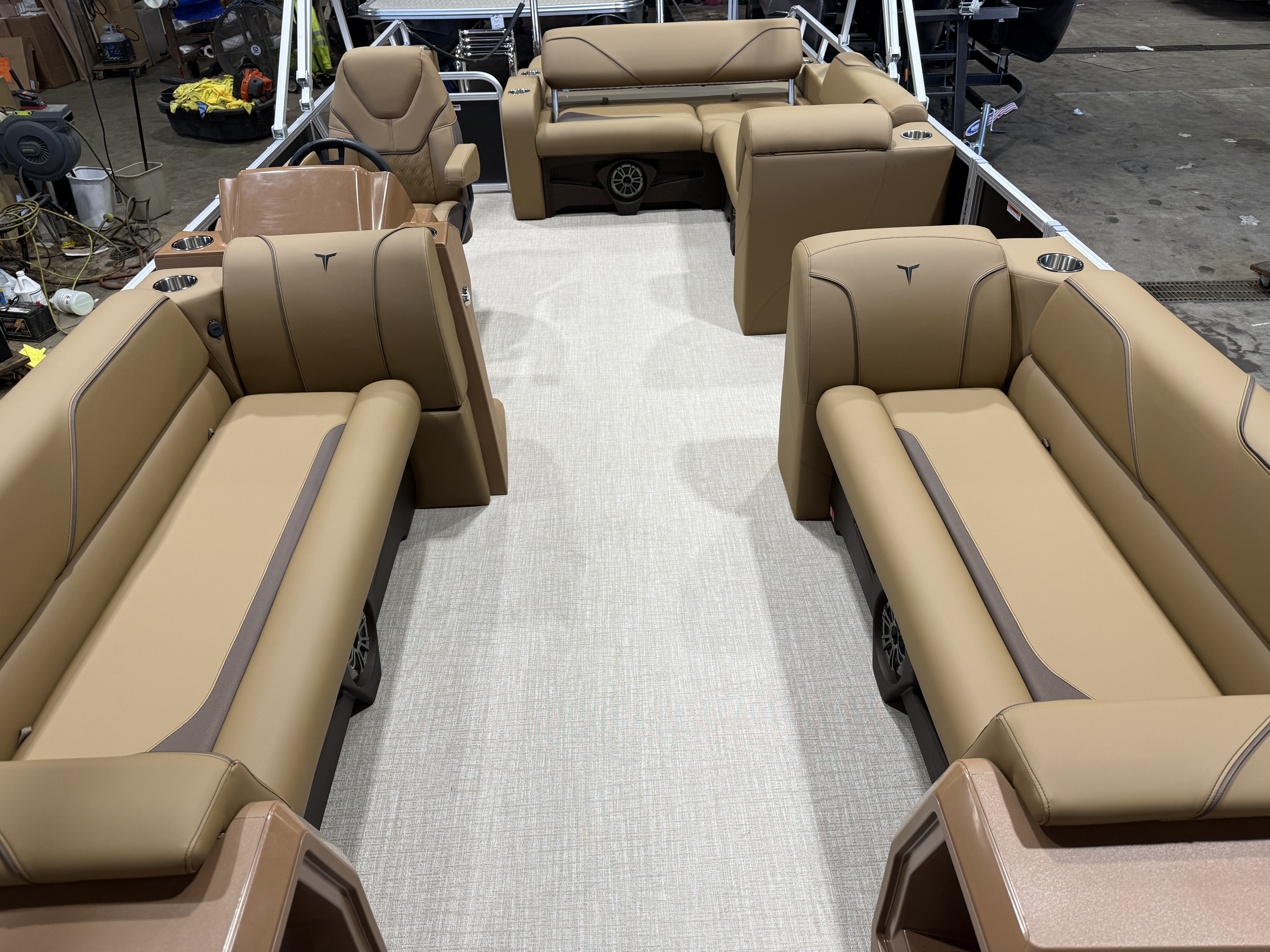 2027 Tahoe Sport VRB SE 2385 Swingback & 4-Stroke $35995