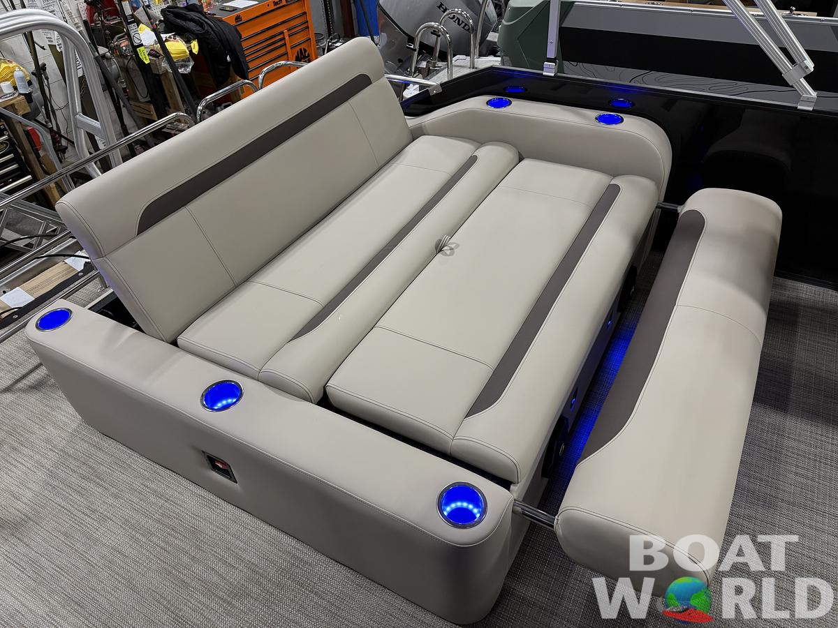 2025 Bentley Pontoons Legacy 223 Swingback Tritoon & Honda 4-Stroke EFI