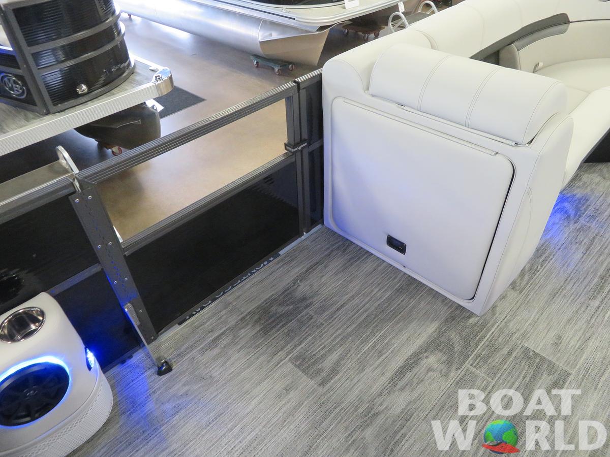 2024 Montego Bay 8524 Swingback Deluxe Pontoon & Honda 4-Stroke EFI