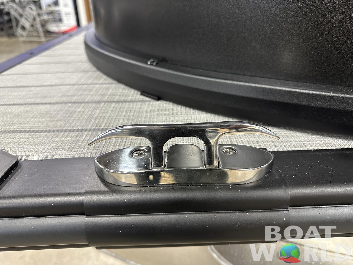 2025 Bentley Pontoons Elite 223 Admiral Quad Lounge Tritoon & Honda 4-Stroke EFI