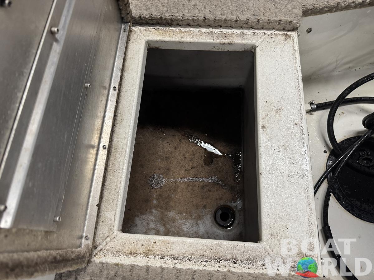 Used 2007 Lowe Suncruiser Tahiti 224 Deck Boat