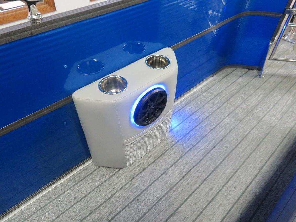 2023 Montego Bay ST8524 Swingback Tritoon Deluxe Pontoon & Honda 200HP 4-Stroke EFI