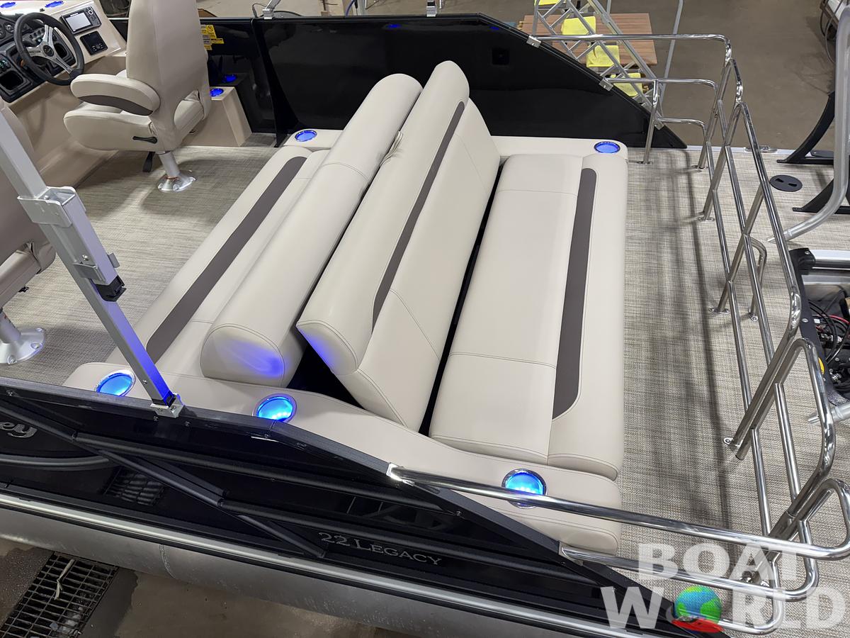 2025 Bentley Pontoons Legacy 223 Swingback Tritoon & Honda 4-Stroke EFI