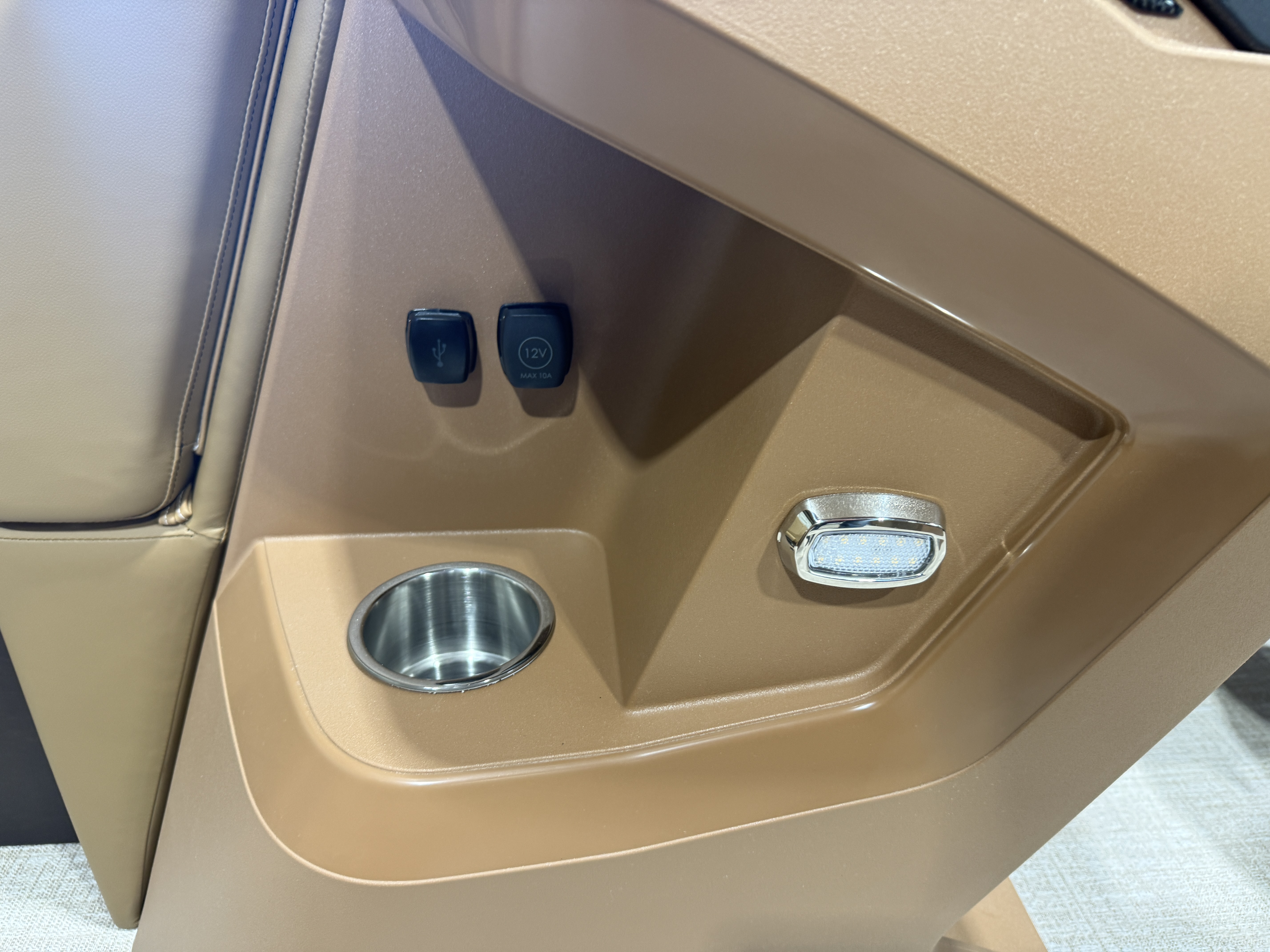 2027 Tahoe Sport VRB Premium 2385 Swingback & 4-Stroke $37995