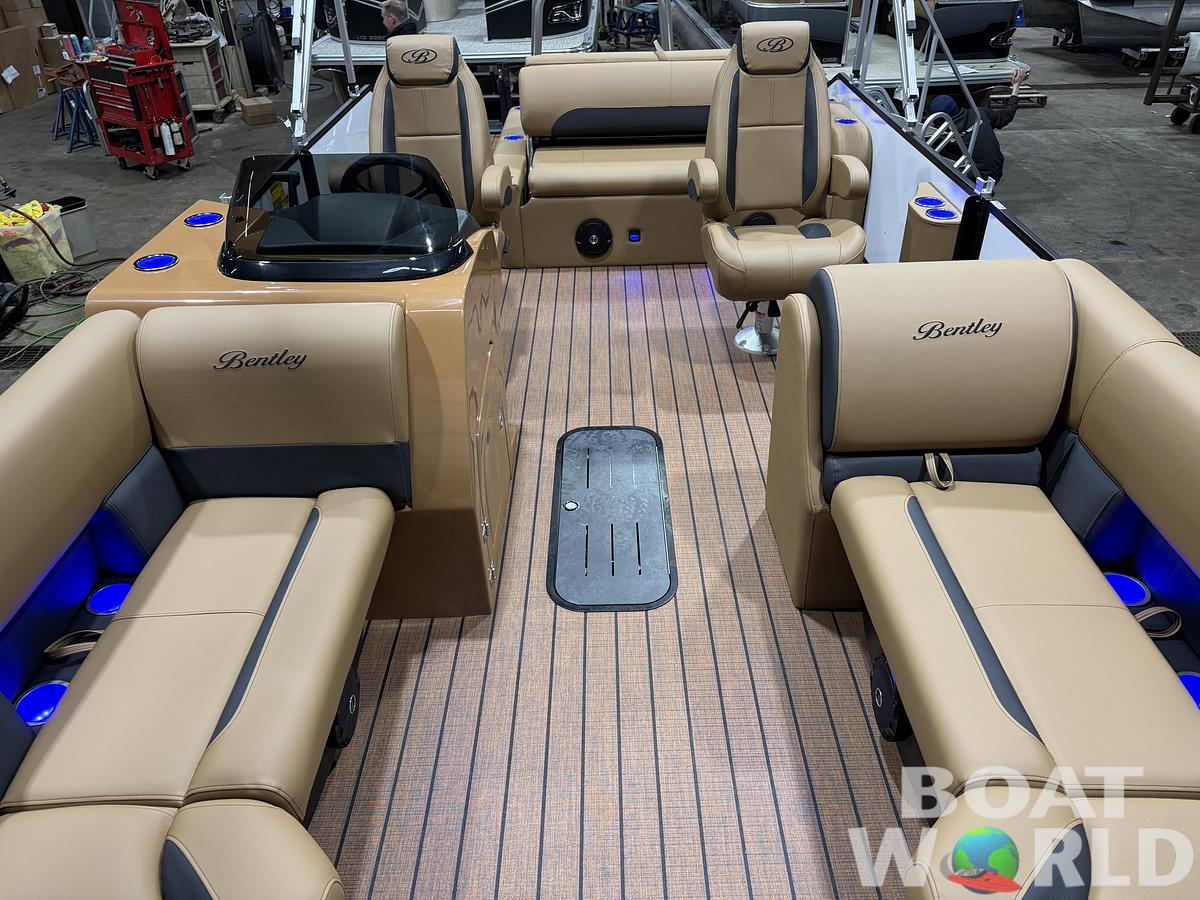 2026 Bentley Pontoons Legacy 223 Swingback Tritoon 