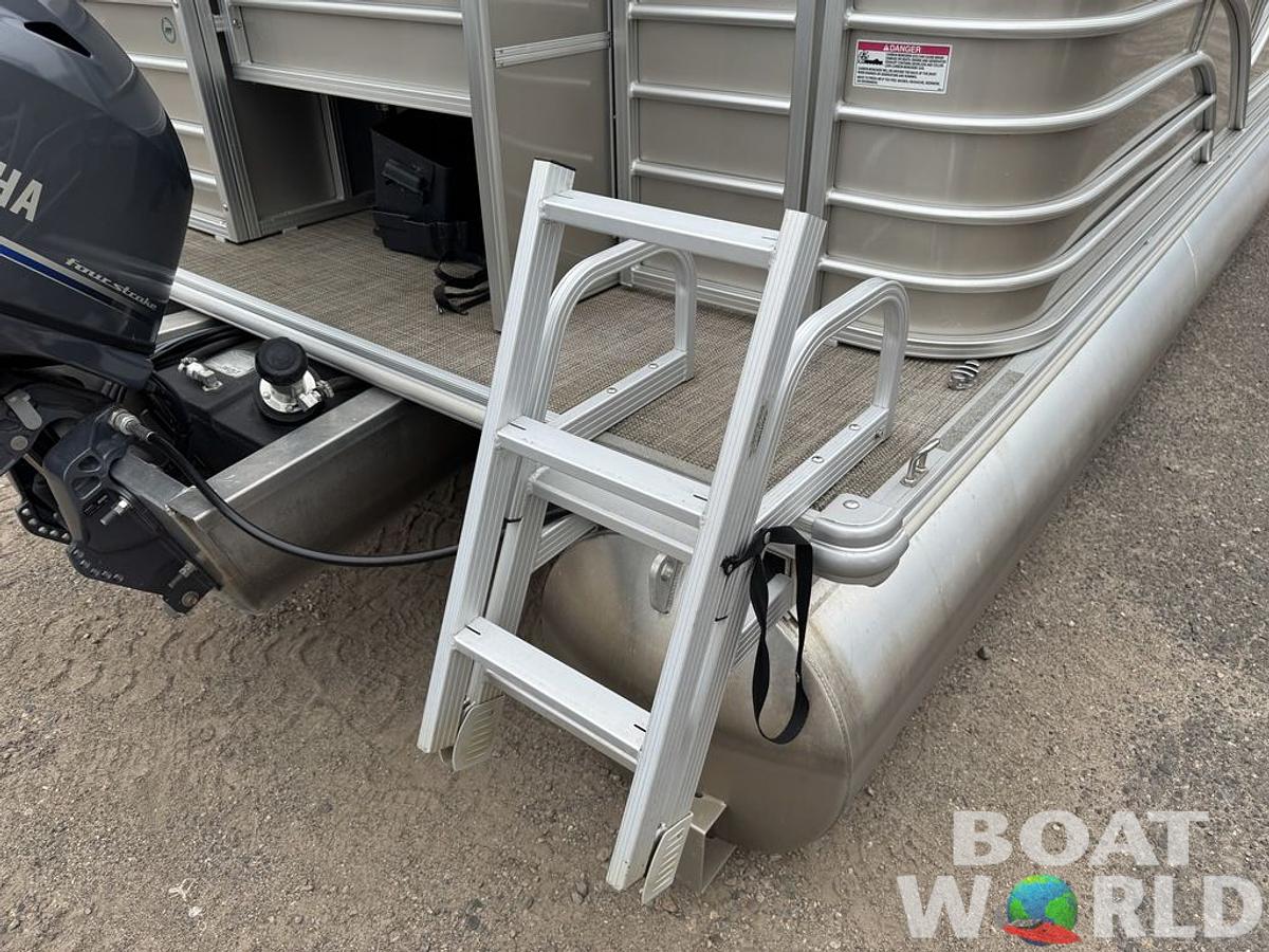 Used 2017 Sylvan 820 Cruise-n-Fish Pontoon