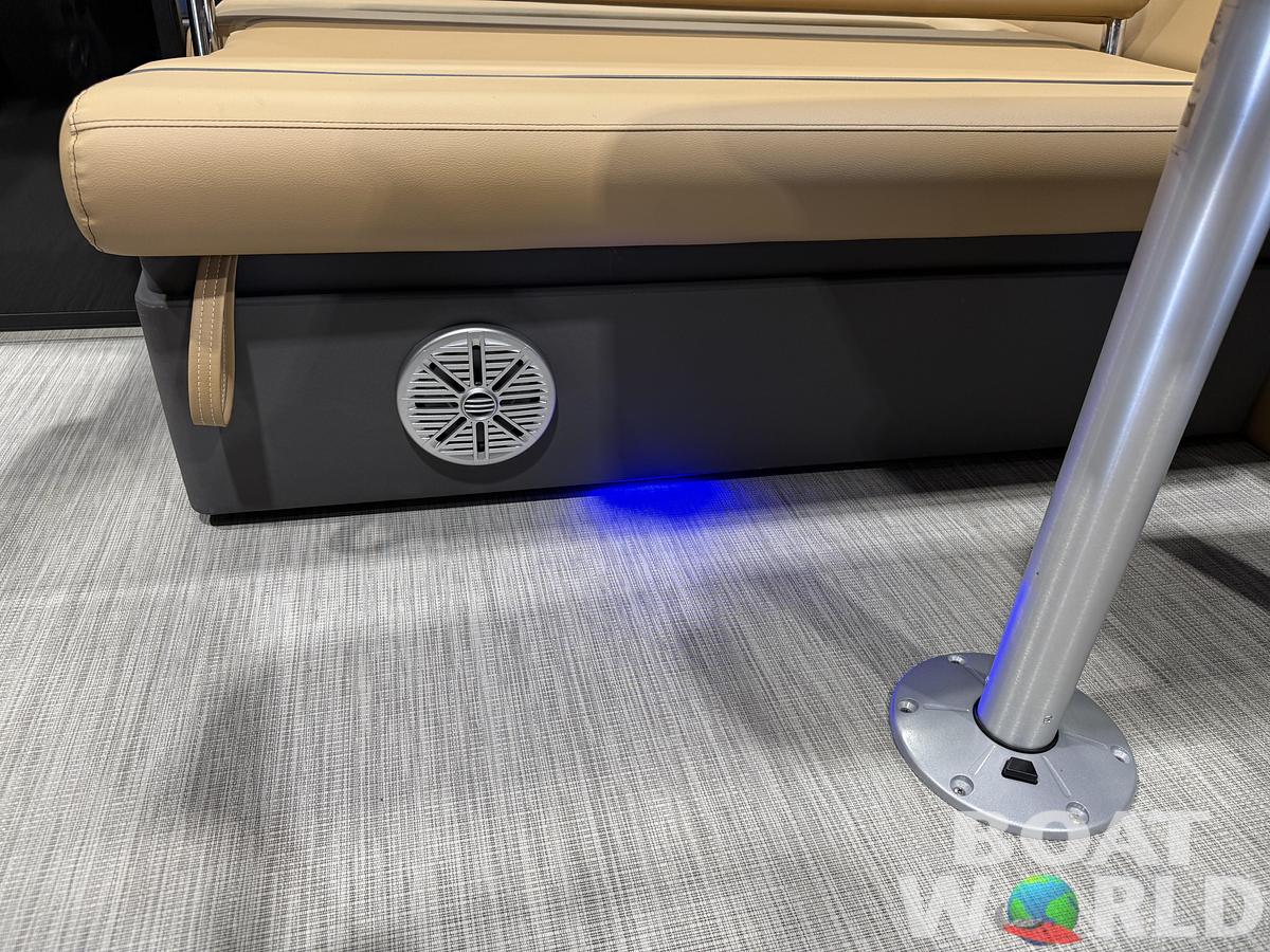 2027 Princecraft Vectra 23 RL SS Swingback Pontoon $36,995