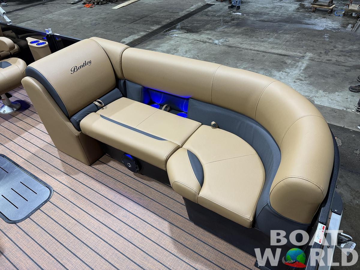 2026 Bentley Pontoons Legacy 223 QSB Swingback Tritoon 