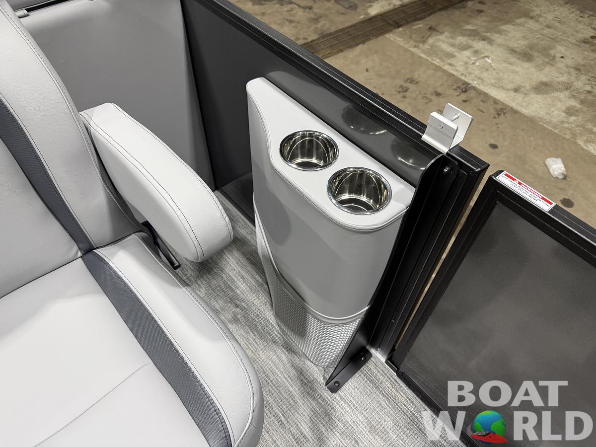 2026 Bentley Pontoons Legacy 220 Navigator Quad Lounge