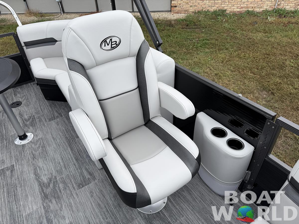 2026 Montego Bay 8522 Quad Lounge Tritoon 