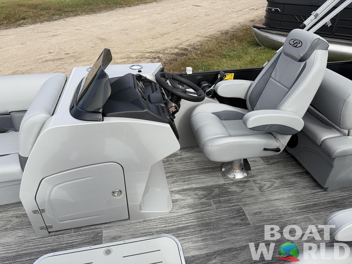 2026 Bentley Pontoons Legacy 223 QSB Swingback Tritoon 