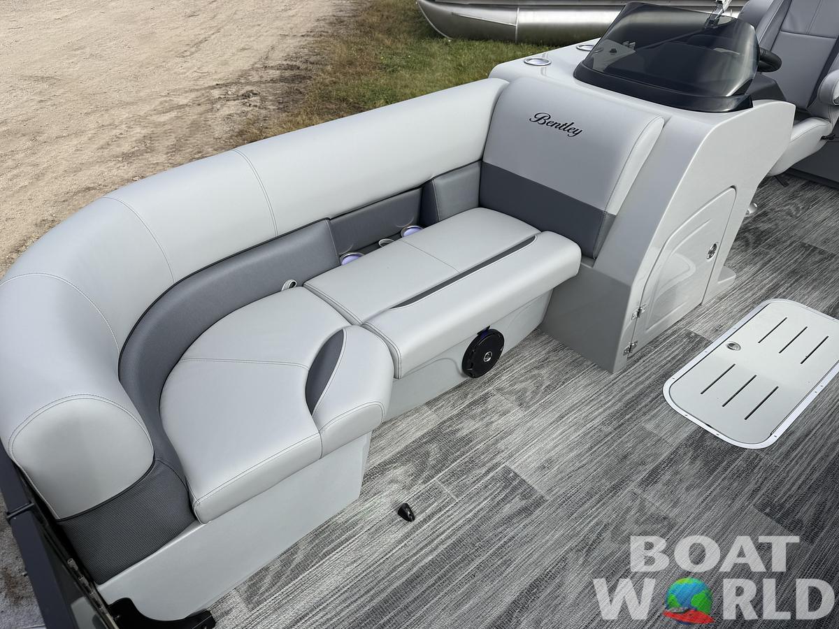 2026 Bentley Pontoons Legacy 223 QSB Swingback Tritoon 