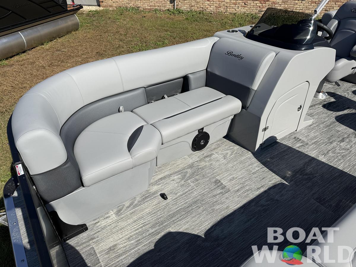 202 Bentley Pontoons Legacy 220 Navigator Quad Lounge & Honda 4-Stroke EFI