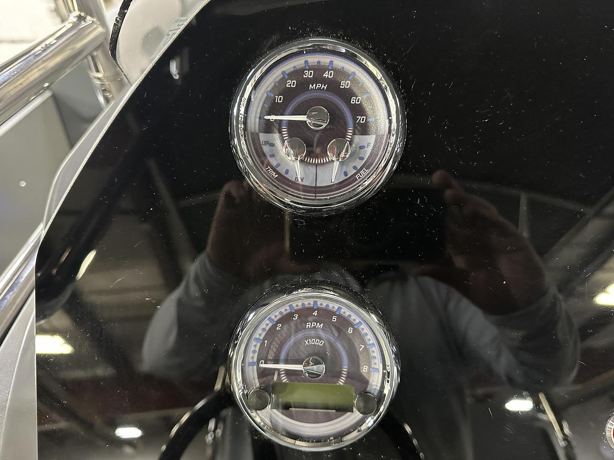 2025 Tahoe Pontoons GEOfish CRF 2585 Tritoon & 225HP Outboard