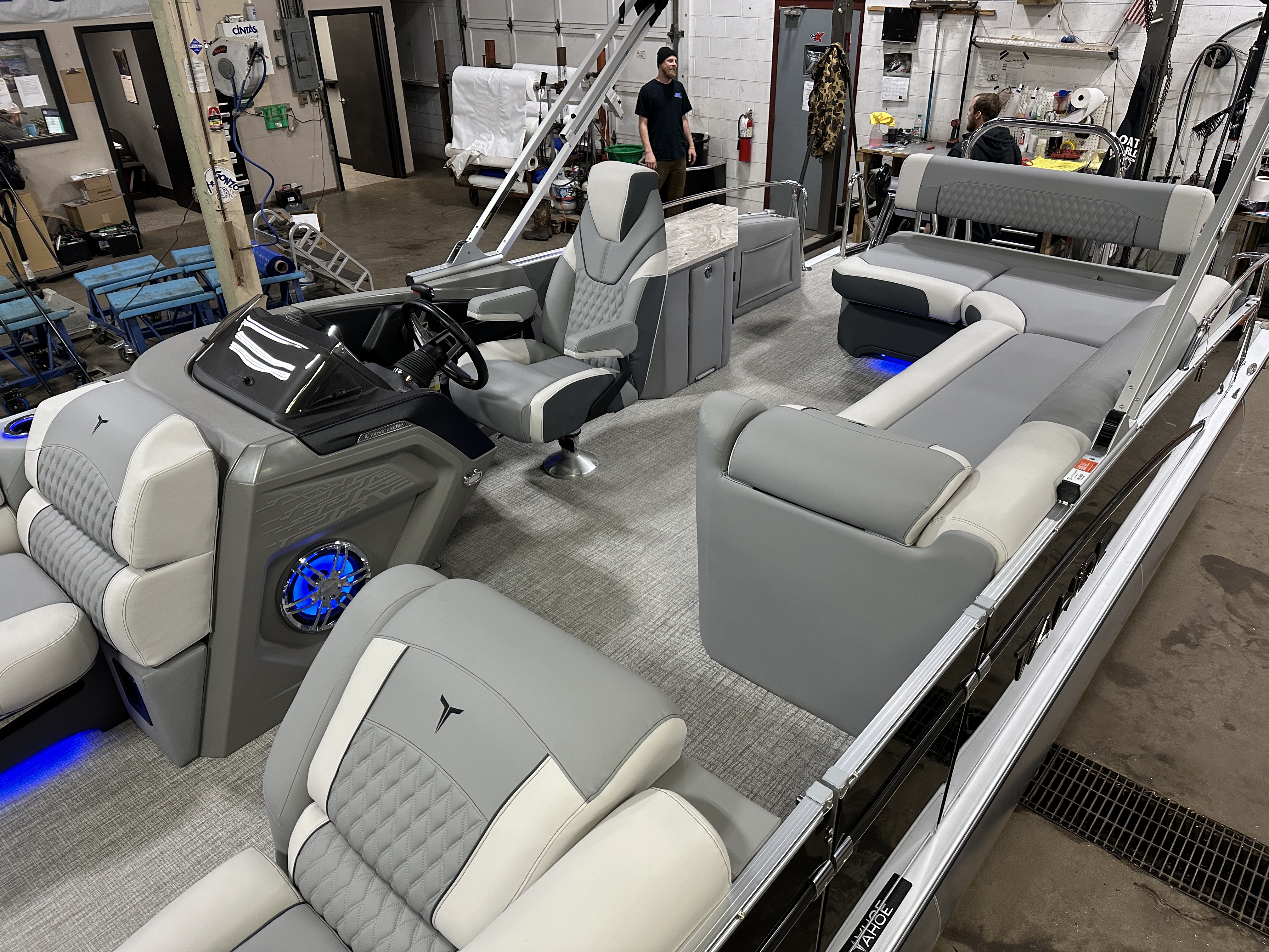 2025 Tahoe Pontoons Cascade 2385 Cruise Rear Bench (CRB) & Honda 4-Stroke EFI