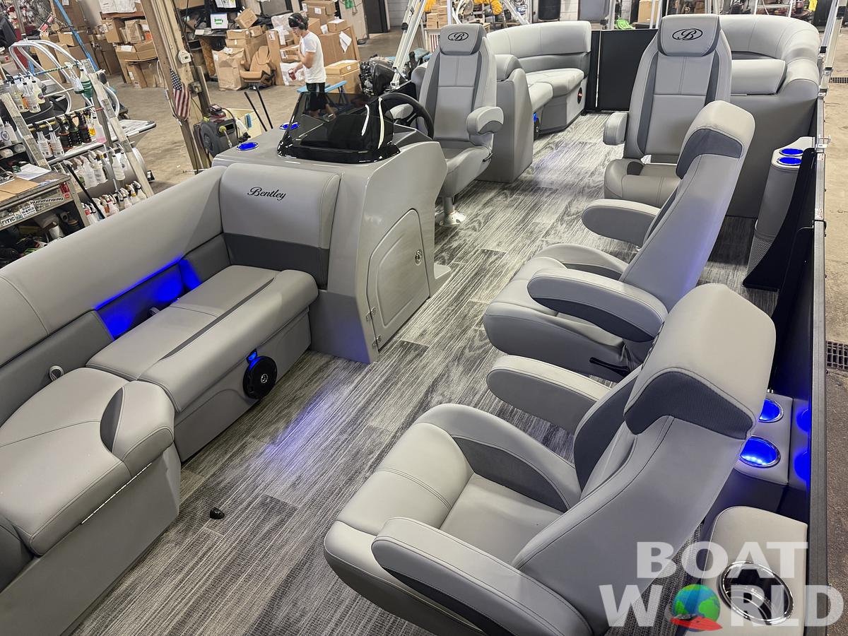 2026 Bentley Pontoons Legacy 220 Navigator DL Quad Lounge