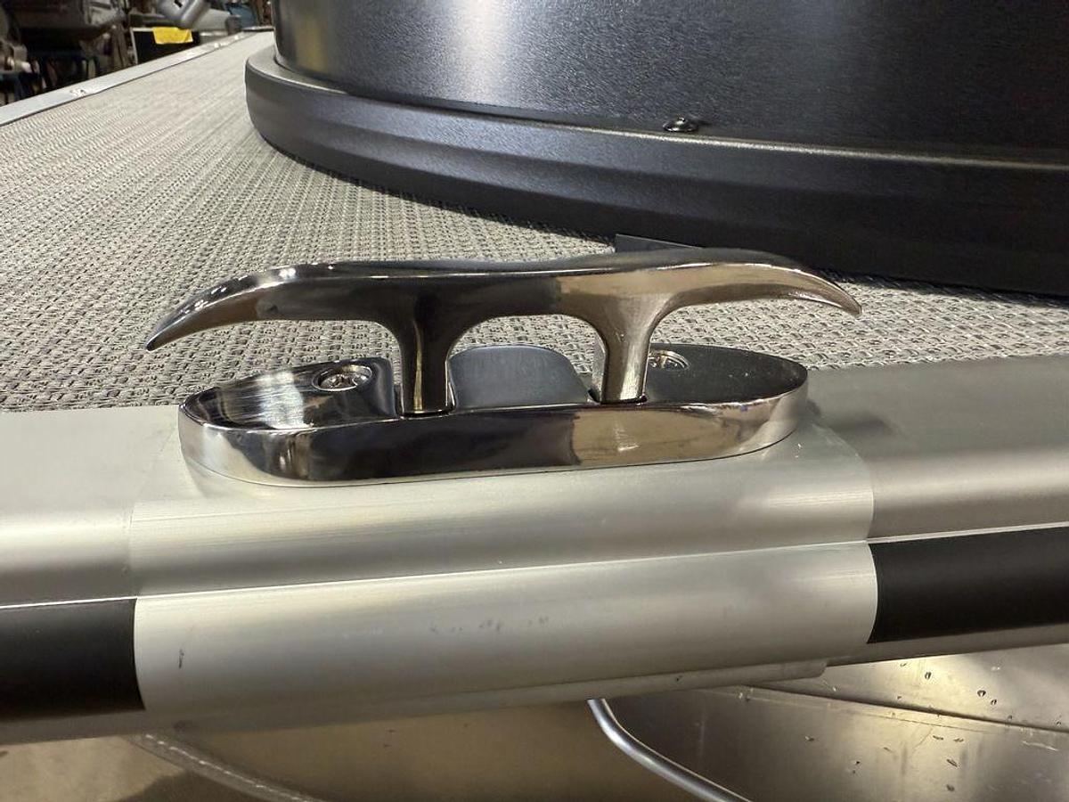 2025 Bentley Pontoons Legacy 220 Navigator Quad Lounge & Honda 4-Stroke EFI