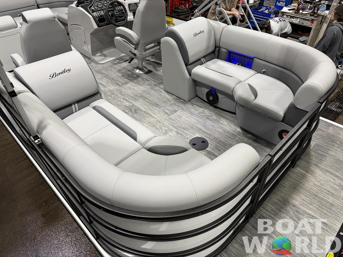2026 Bentley Pontoons Legacy 223 Navigator Quad Lounge Tritoon