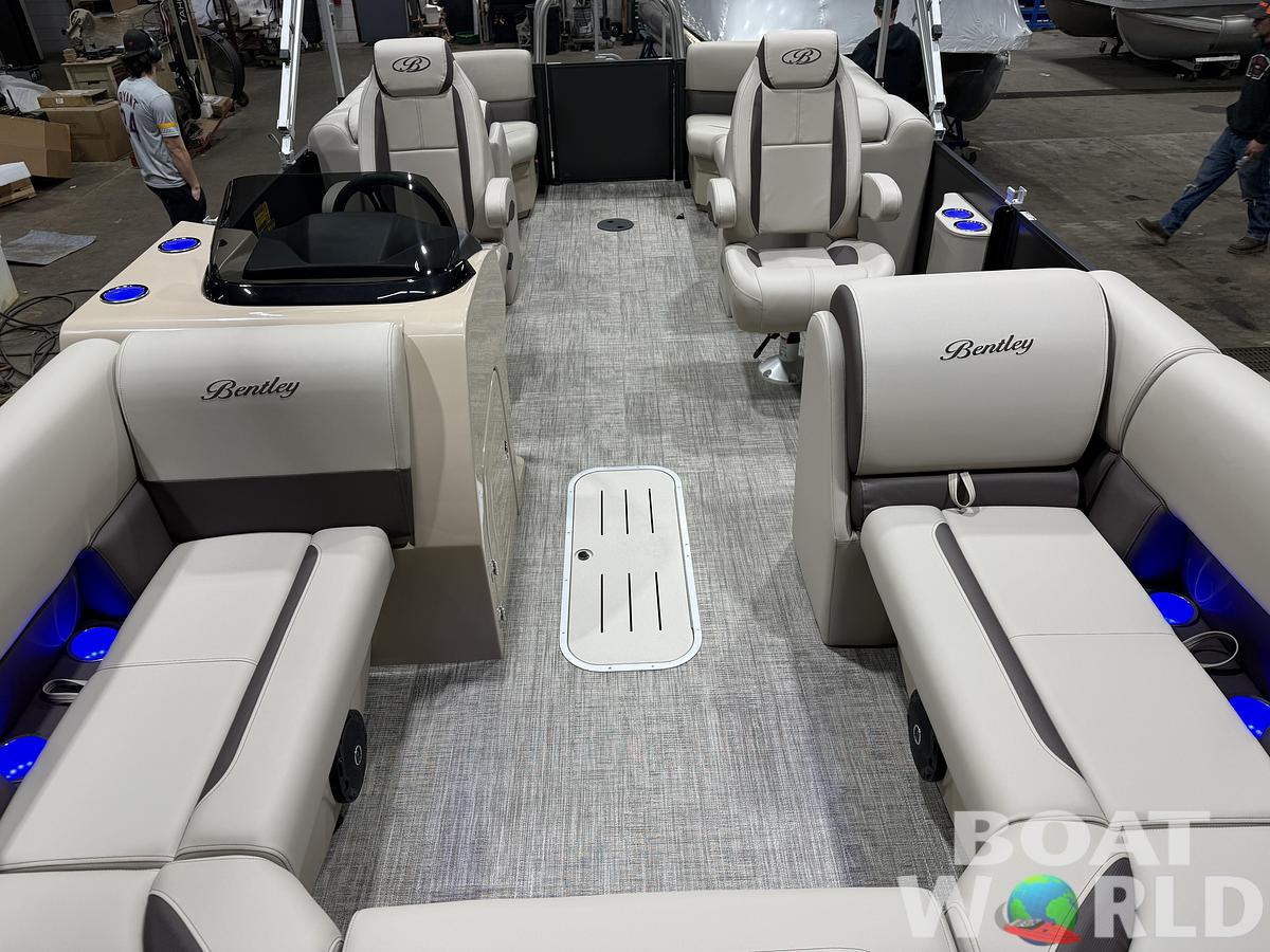 2026 Bentley Pontoons Legacy 223 Navigator Quad Lounge Tritoon