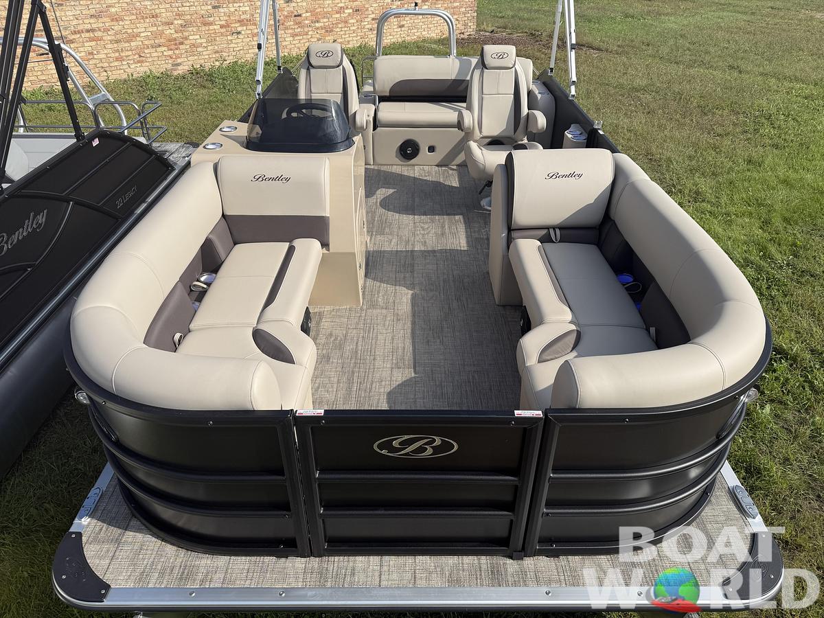 2026 Bentley Pontoons Legacy 220 Swingback & Honda 4-Stroke EFI