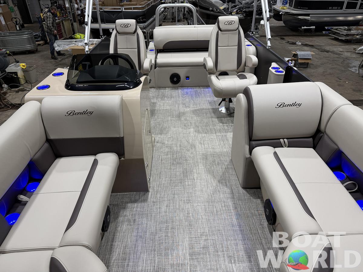 2026 Bentley Pontoons Legacy 220 Swingback 