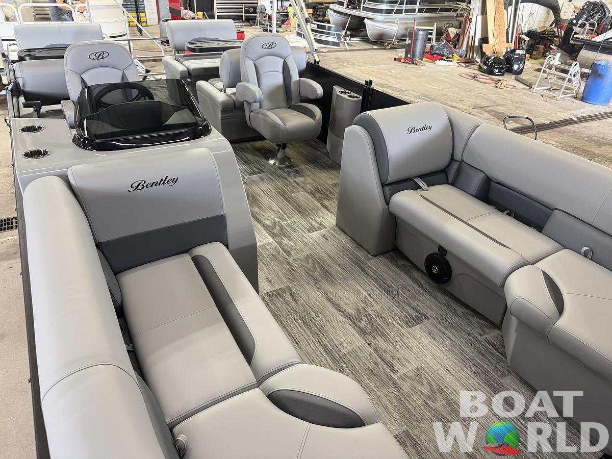 2026 Bentley Pontoons Legacy 220 QSB Swingback & 4-Stroke EFI