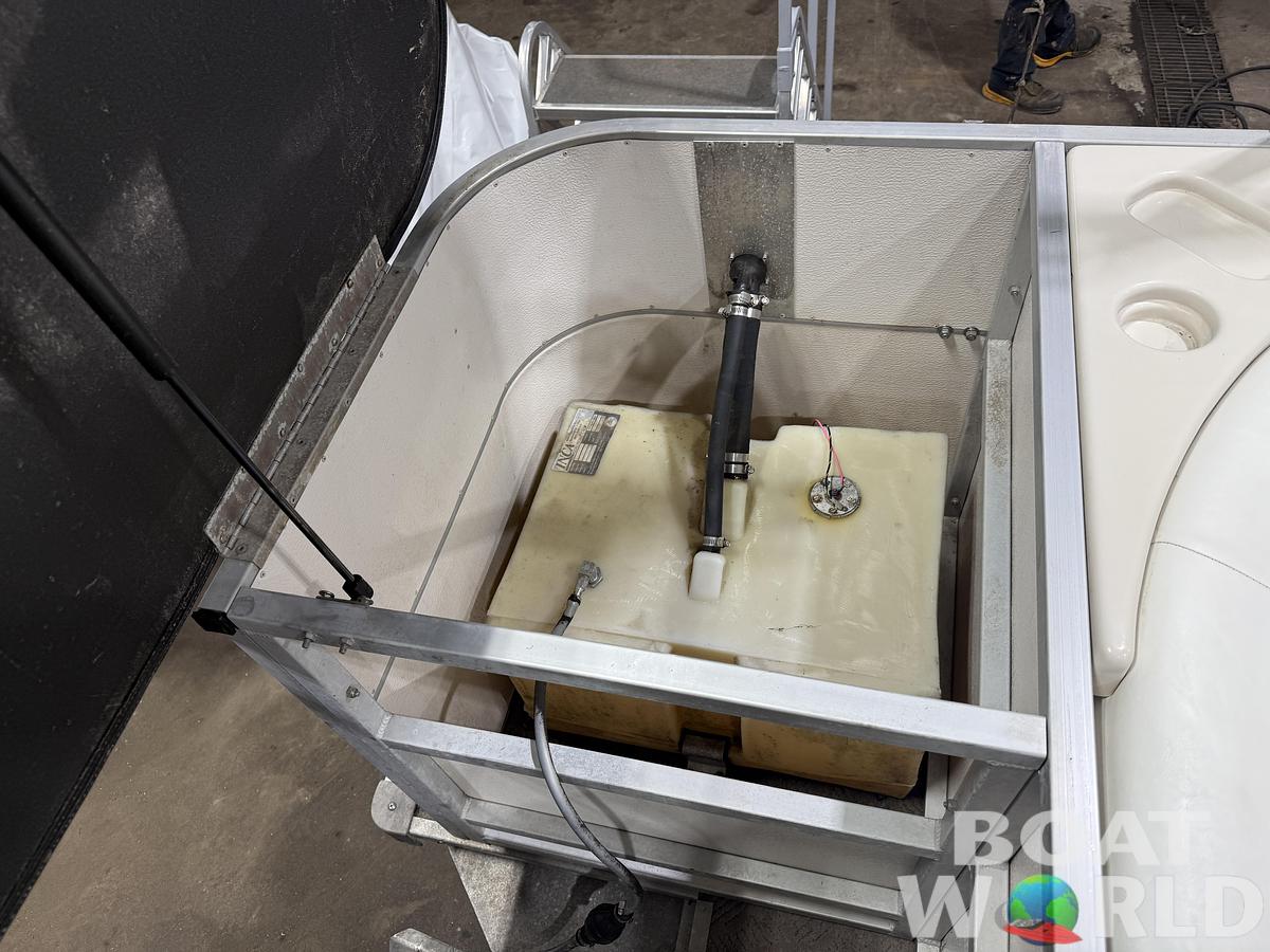 Used 2001 Manitou Legacy 240 & 2017 Mercury 4Stroke EFI $12,995