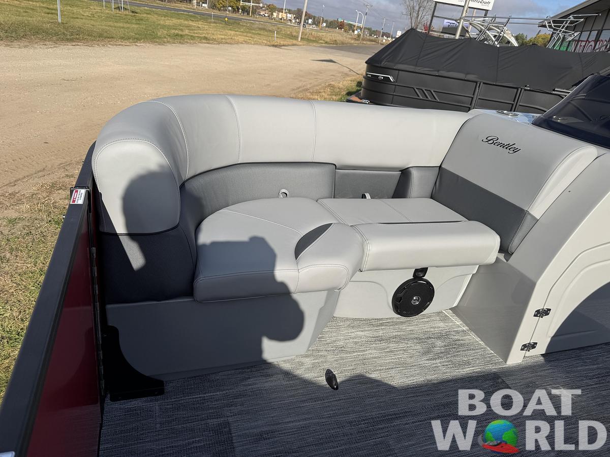 2026 Bentley Pontoons Legacy 200 Swingback