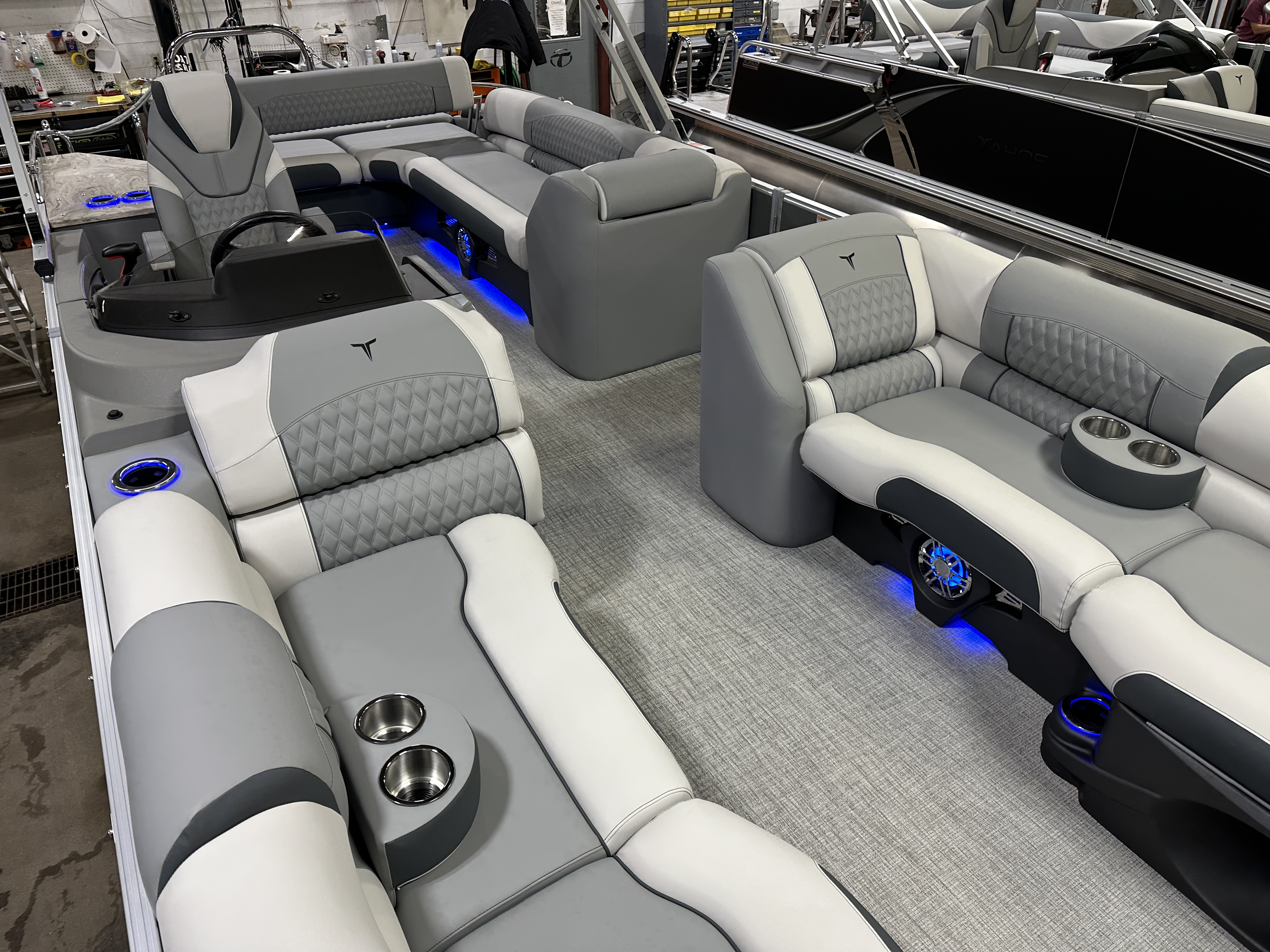 2025 Tahoe Pontoons Cascade 2385 Cruise Rear Bench (CRB) & Honda 4-Stroke EFI