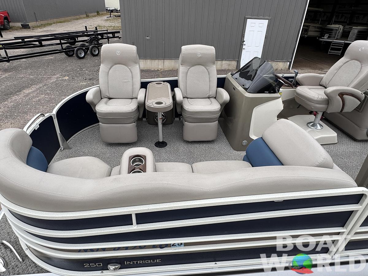 Used 2013 Premier 250 Intrigue Pontoon with 140HP Suzuki Fourstroke EFI