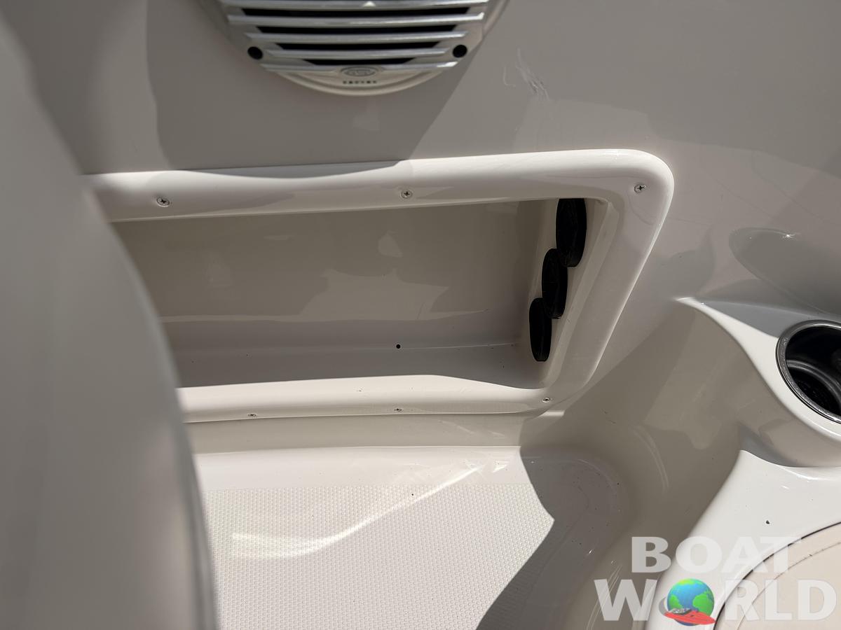 Used 2011 Tahoe 215 Xi Deck Boat & 220HP Mercruiser V8 -$17,995