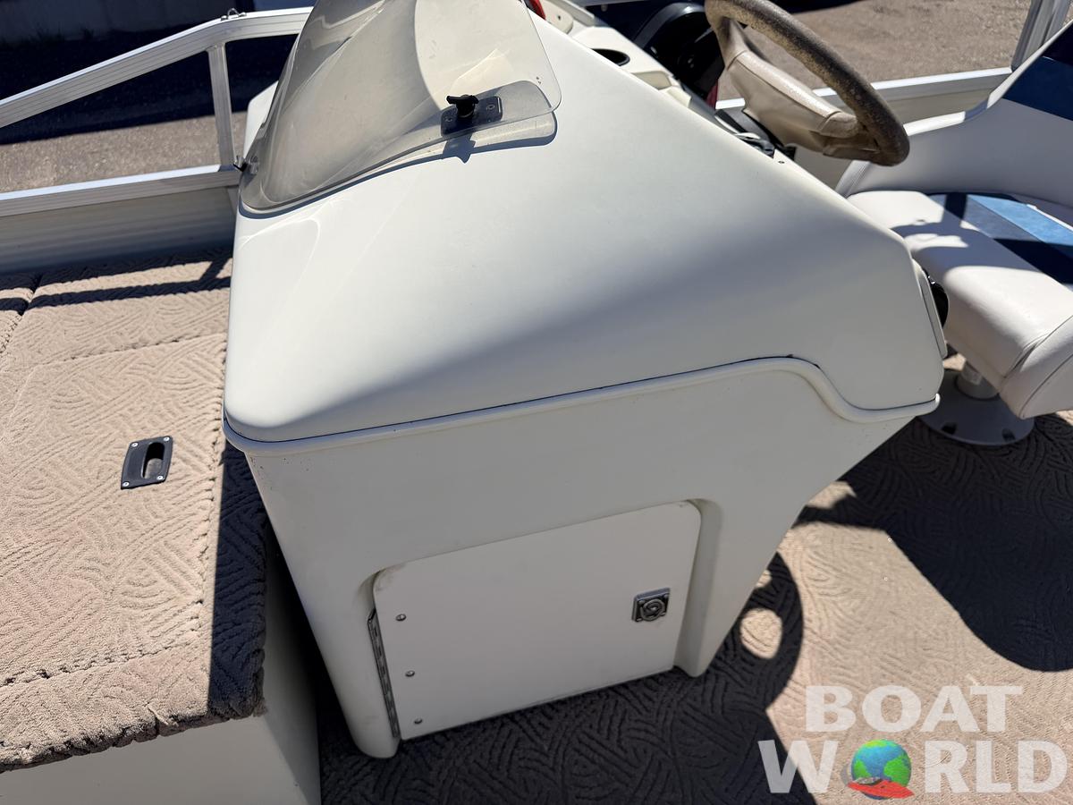 Used 2001 Lowe SunCruiser Trinidad 204 & 50HP Mercury 4Stroke -$11,995
