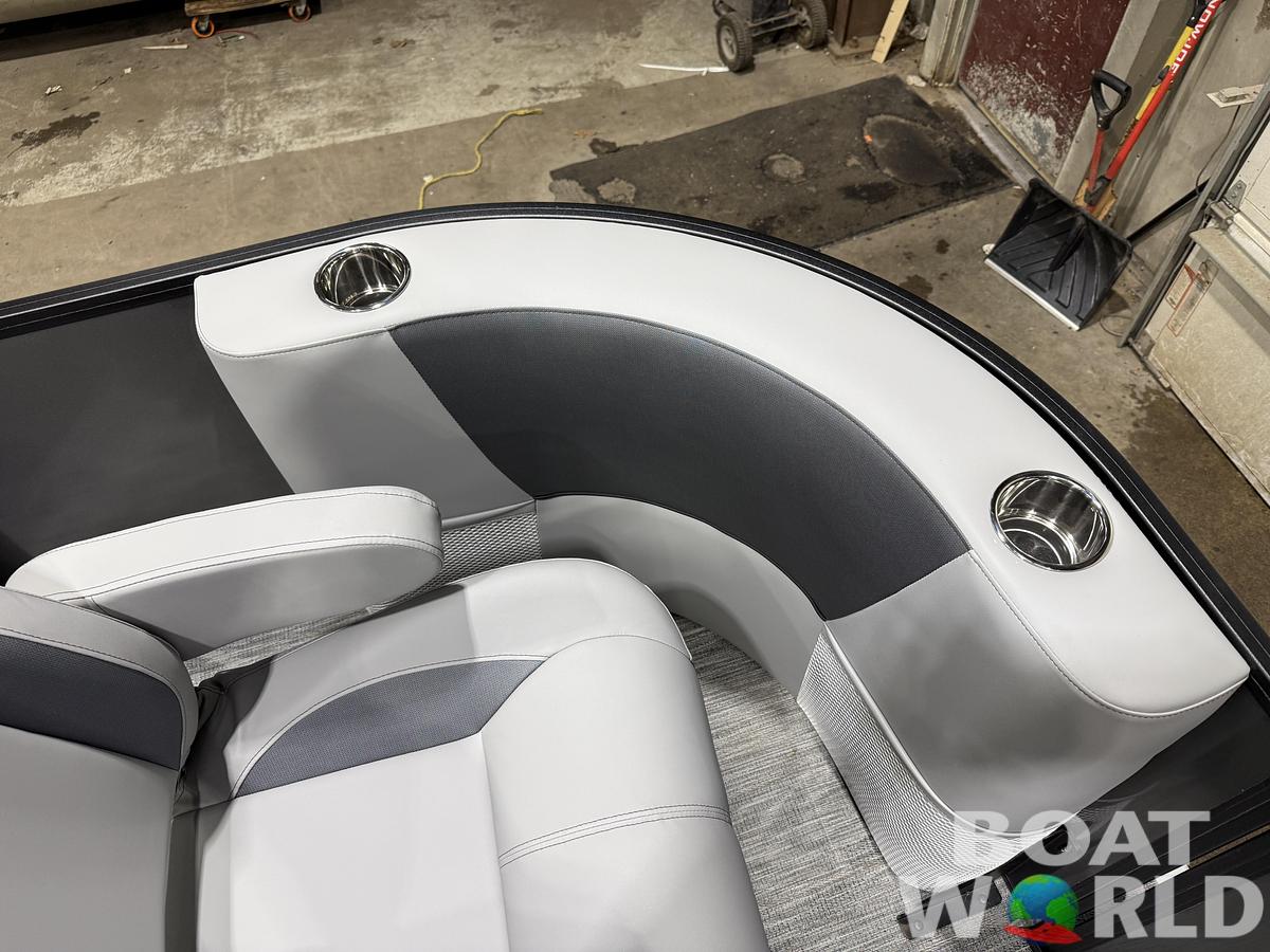 2026 Bentley Pontoons Legacy 220 Navigator DL Quad Lounge
