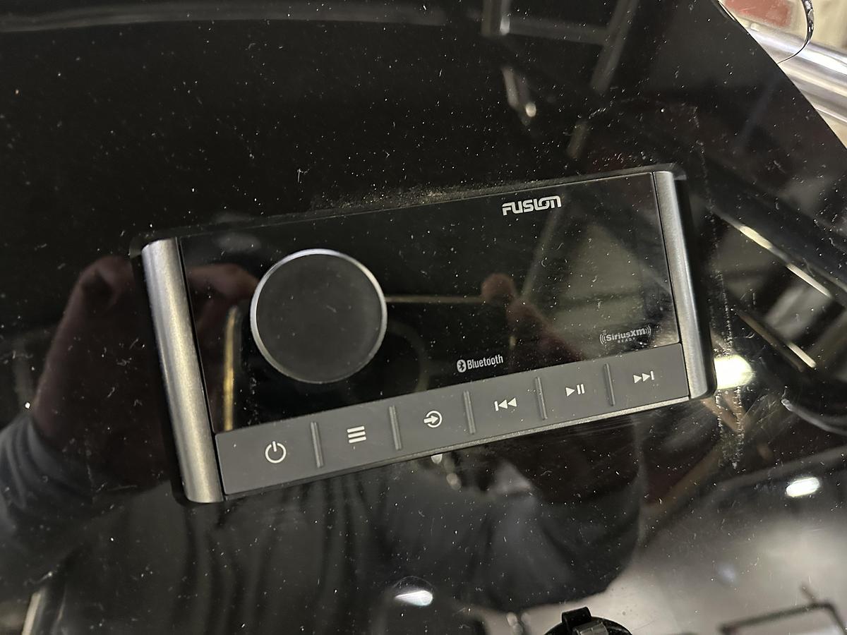 2025 Tahoe Pontoons GEOfish CRF 2585 Tritoon & 225HP Outboard