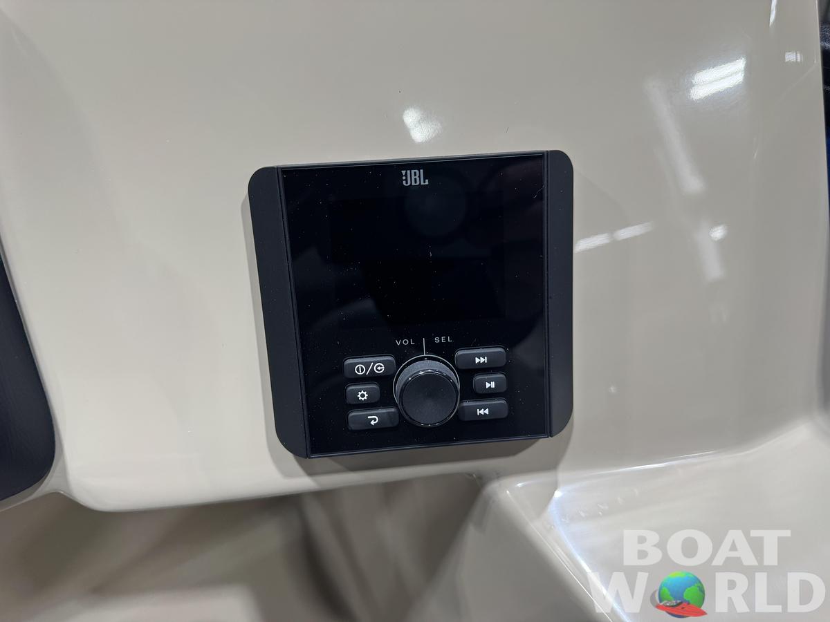 2026 Bentley Pontoons Legacy 220 Navigator Quad Lounge