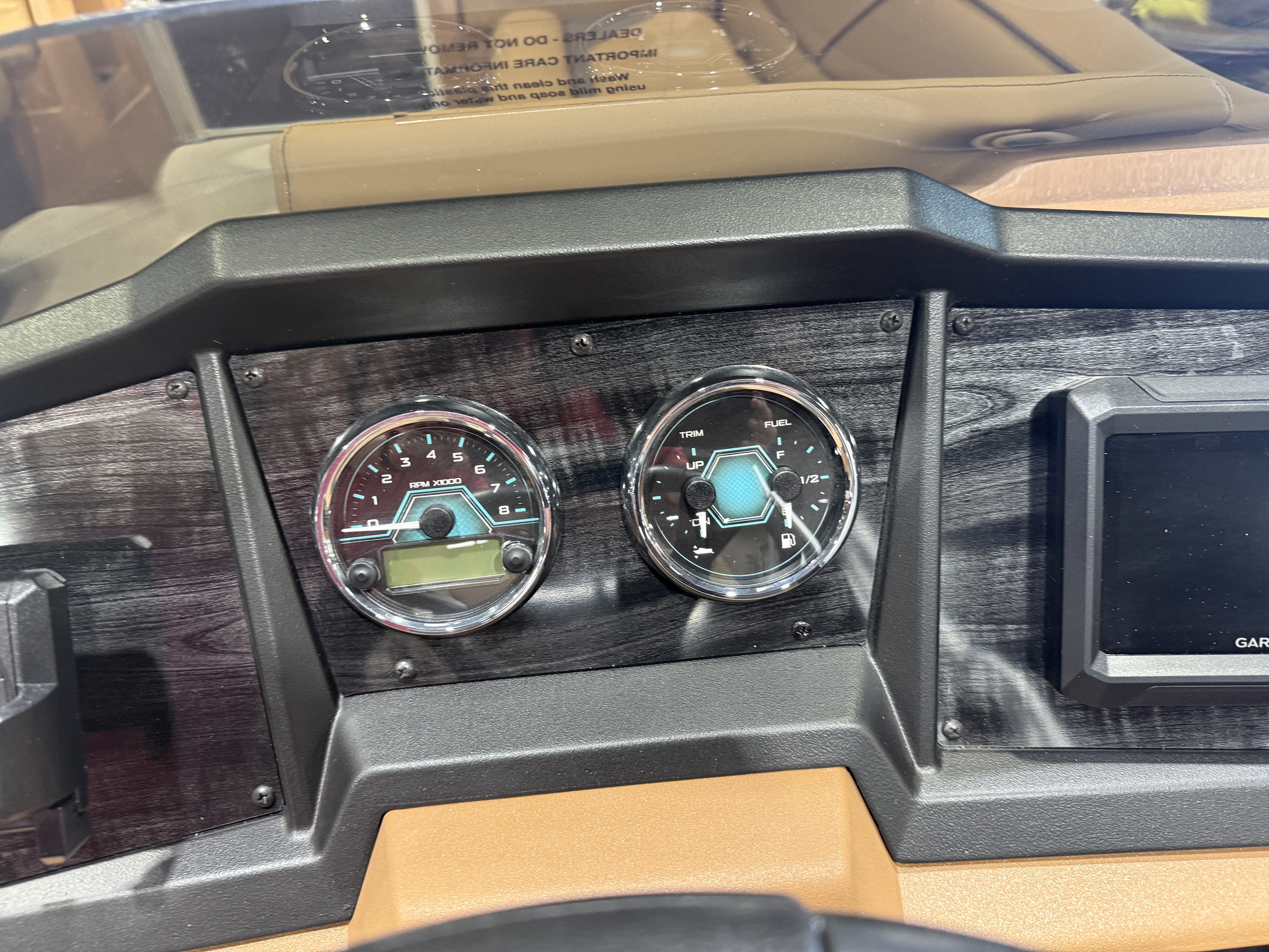 2027 Tahoe Sport VRB Premium 2385 Swingback & 4-Stroke $37995