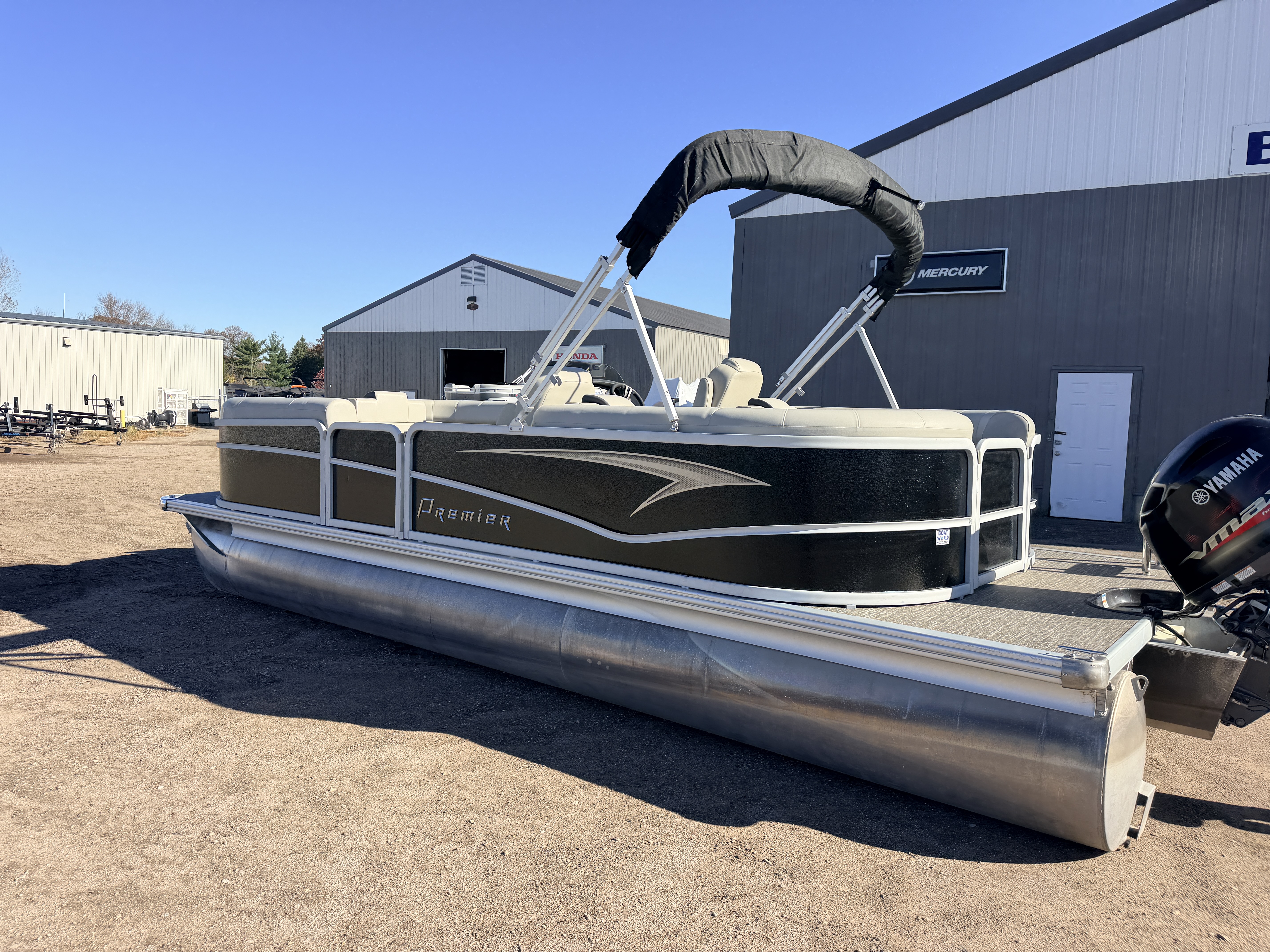 Used 2022 Premier 230 SunSpree RF & 116HP Yamaha 4Stroke -$34,995