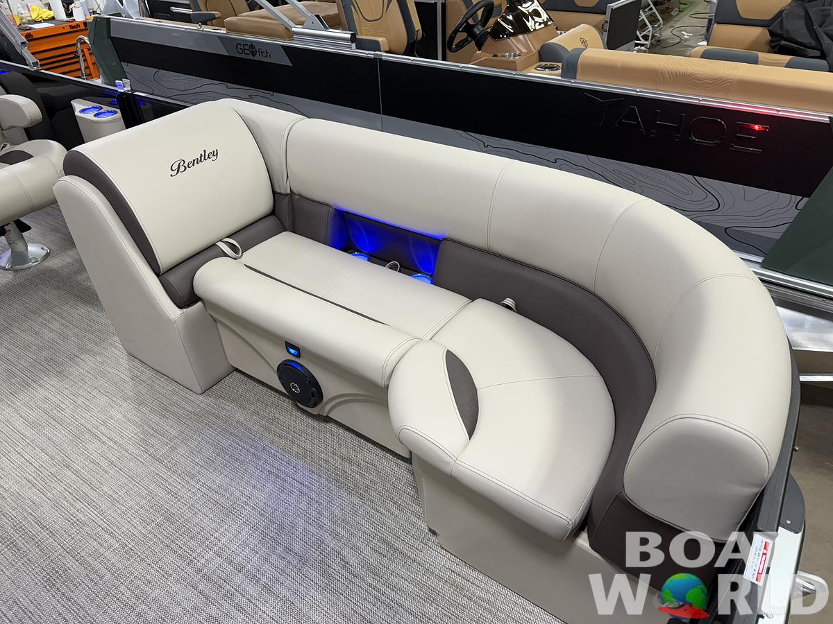 2025 Bentley Pontoons Legacy 223 Swingback Tritoon & Honda 4-Stroke EFI