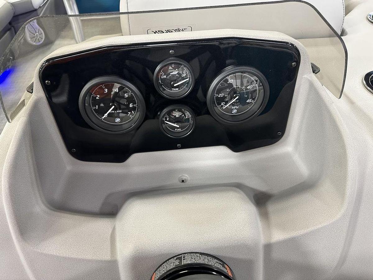 2025 Princecraft Vectra 23 RL Swingback Lounge Pontoon & Mercury 4-Stroke EFI