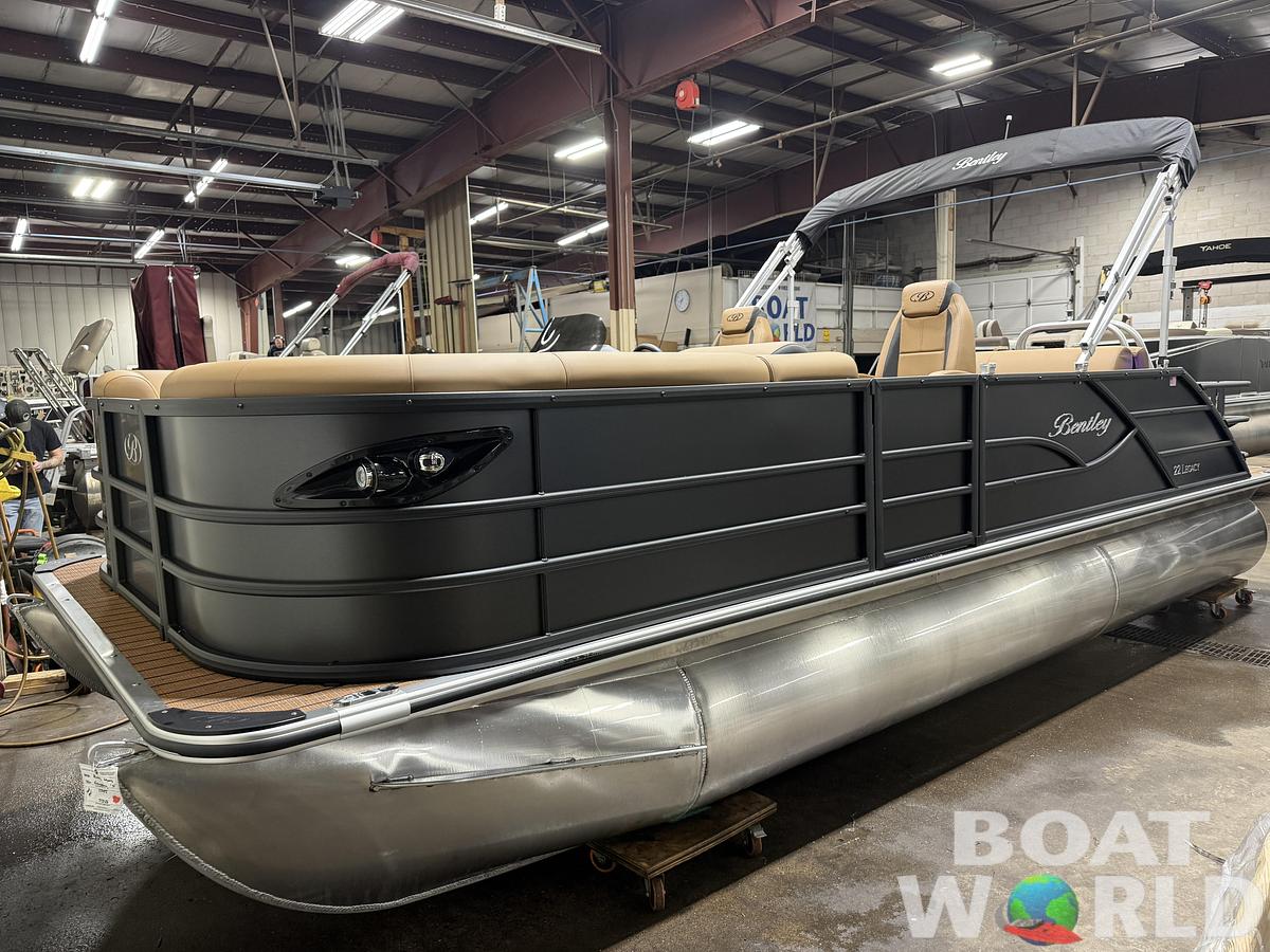 2026 Bentley Pontoons Legacy 220 Swingback 