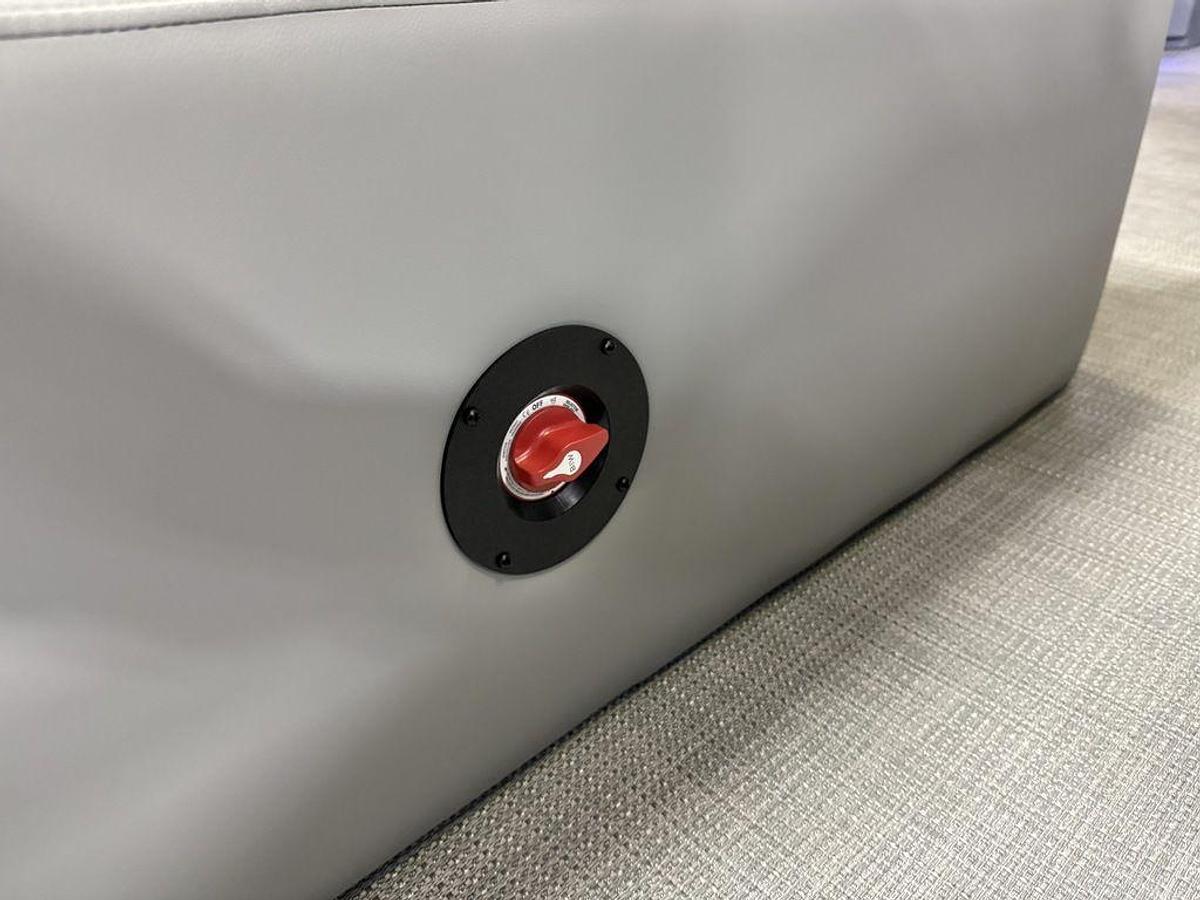 2026 Bentley Pontoons Legacy 220 Swingback & Honda 4-Stroke EFI