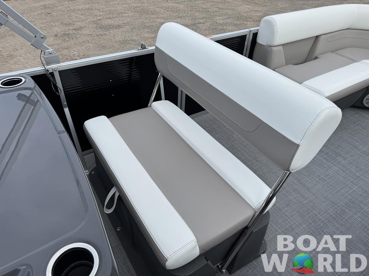 Used 2024 Princecraft Vectra 21 RL Dinette Swingback Pontoon
