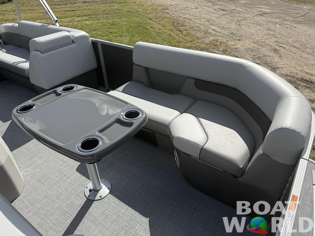 2026 Princecraft Vectra 21 RL Swingback Lounge Pontoon & Mercury 4-Stroke EFI