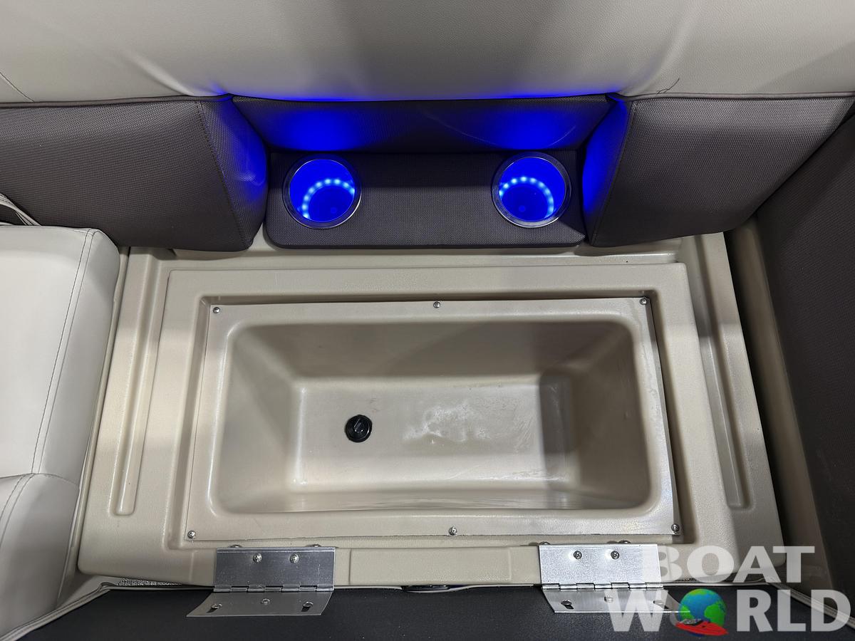 2026 Bentley Pontoons Legacy 223 QSB Swingback Tritoon 