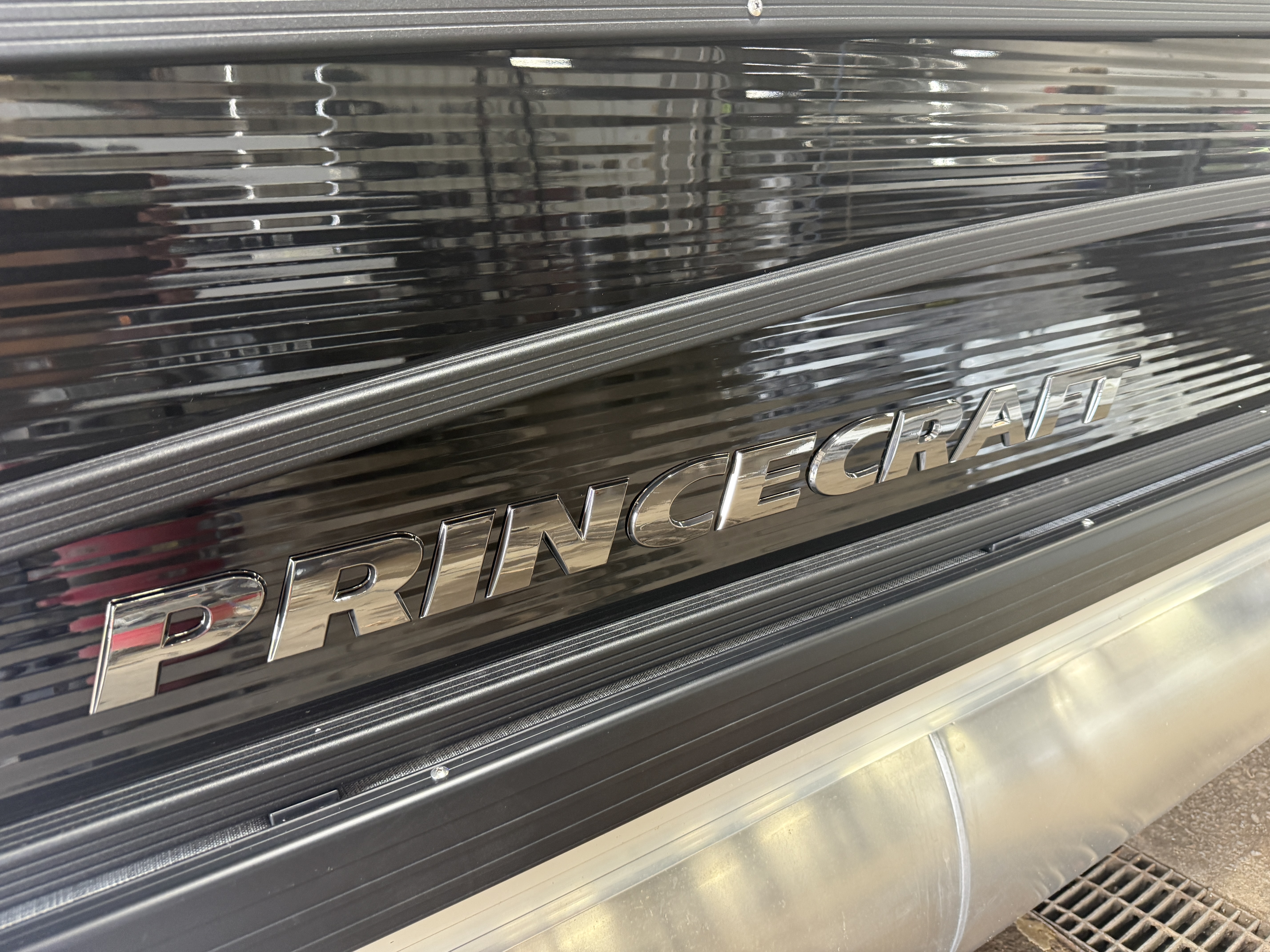 2026 Princecraft Vectra 23 RL SS Swingback Tritoon $43995