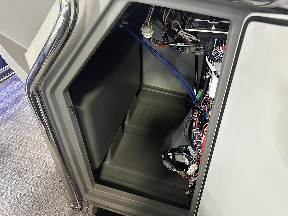 2025 Tahoe Pontoons GEOfish CRF 2585 Tritoon & 225HP Outboard