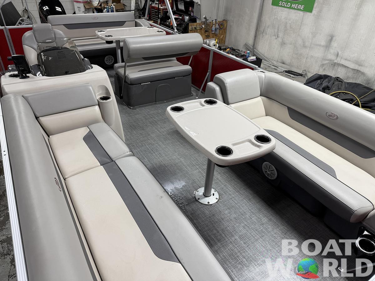 Used 2021 Princecraft Vectra 23 RL Dinette Swingback Pontoon & 115HP