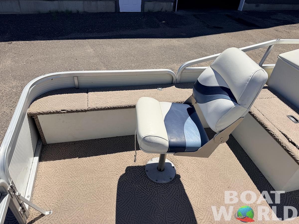 Used 2001 Lowe SunCruiser Trinidad 204 & 50HP Mercury 4Stroke -$11,995