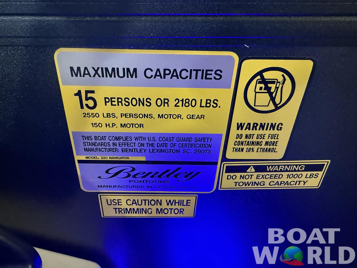 2025 Bentley Pontoons Legacy 220 Navigator Quad Lounge & Honda 4-Stroke EFI