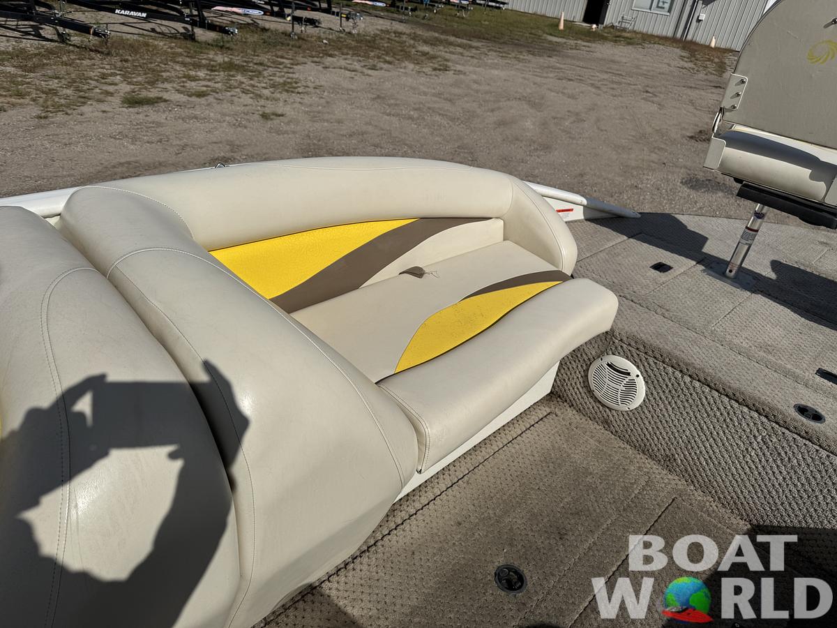 Used 2007 Lowe Suncruiser Tahiti 224 Deck Boat